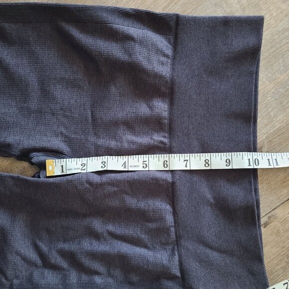 Lululemon US Size 8 Seamlessly Street Crop Leggings Sweat-Wicking Breathable - Picture 9 of 10